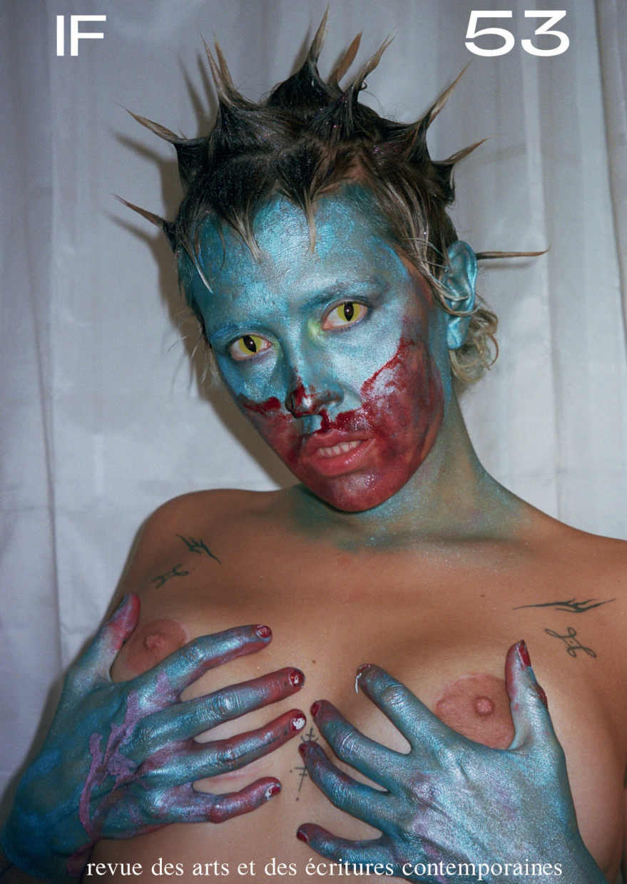 Couverture de la revue IF 53 montrant un personnage féminin maquillée en créature marine et empoignant sa poitrine nue.